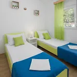 بيت للعطل Pet Friendly In *