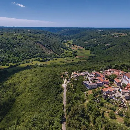 Vikendica Awesome In Tinjan