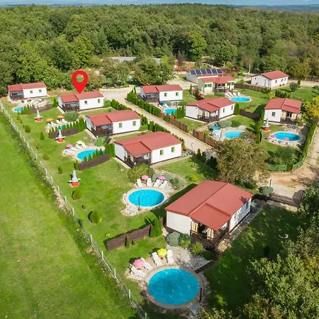 Pet Friendly In Nyaraló