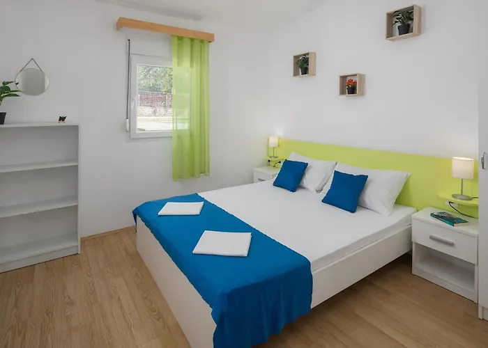 Vakantiehuis Awesome In Tinjan